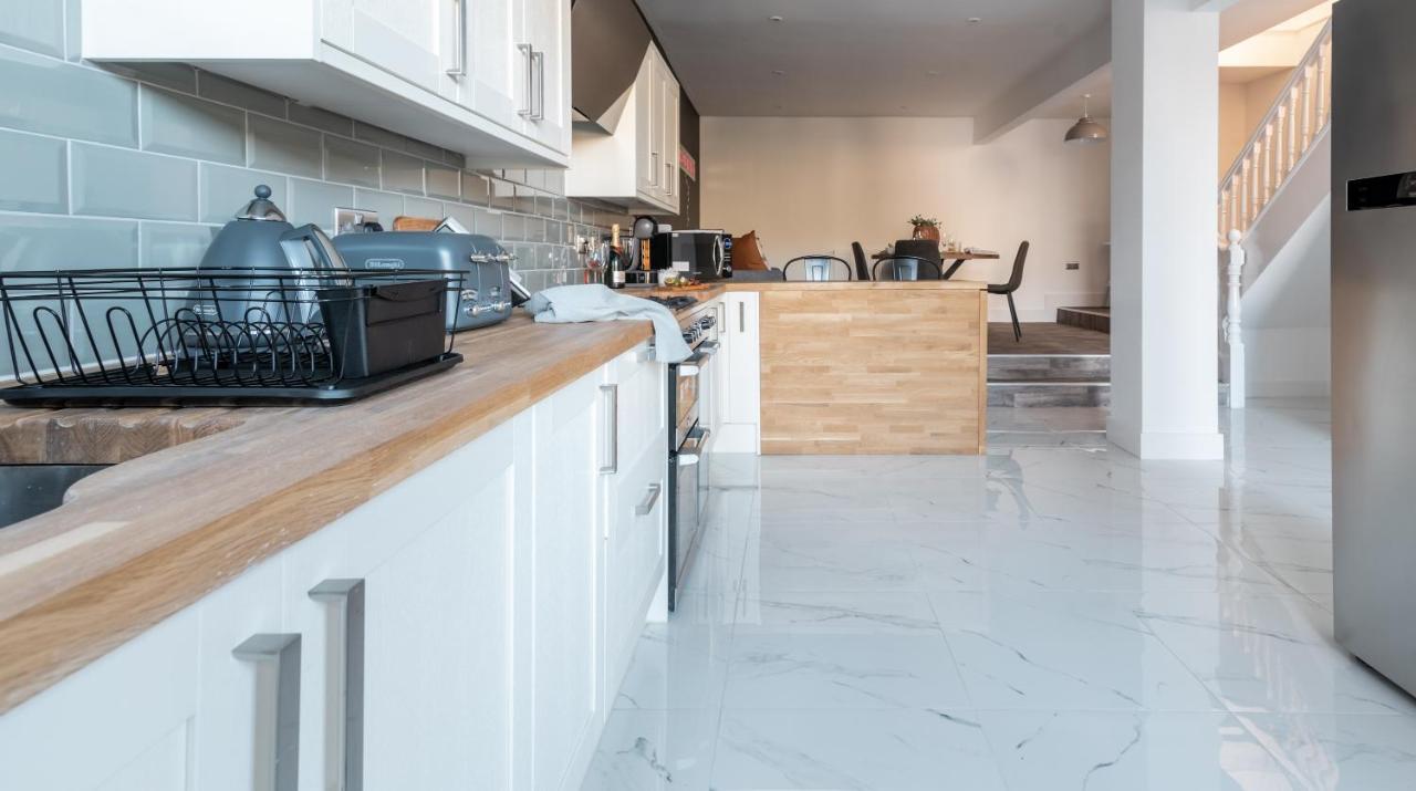 Ty Hapus Newport - Luxury 4 Bedroom Home エクステリア 写真